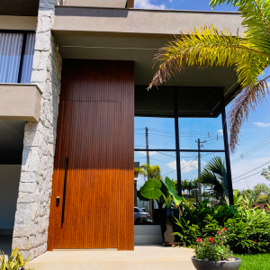 PORTA E PAINEL RIPADO